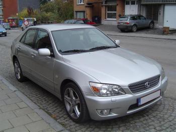 Lexus IS200